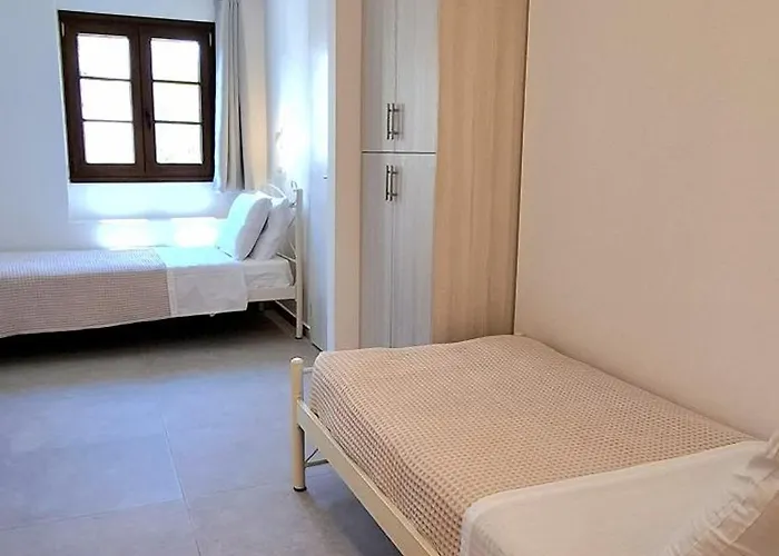 Volca Daire Emporio (Santorini)